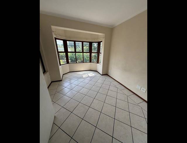 2 BEDROOM APARTMENT FOR SALE IN BRYANSTON